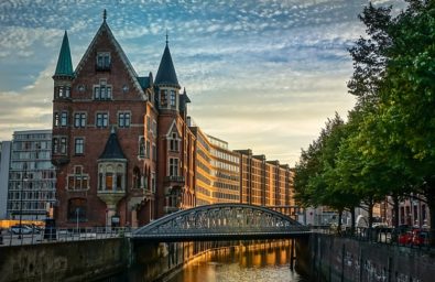 hamburg-3071437_640 hamburg-3071437_640